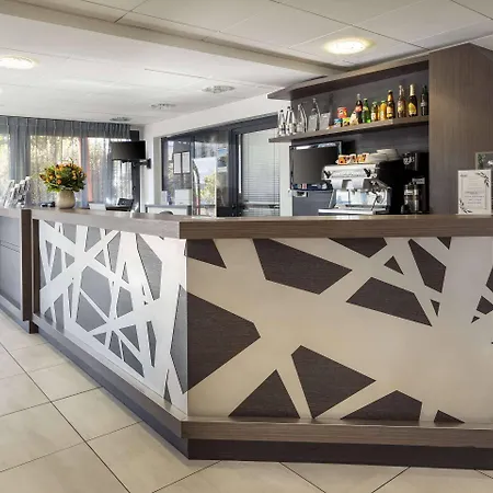 Western Les Aureliades Saint Nazaire 酒店 特里尼亚克