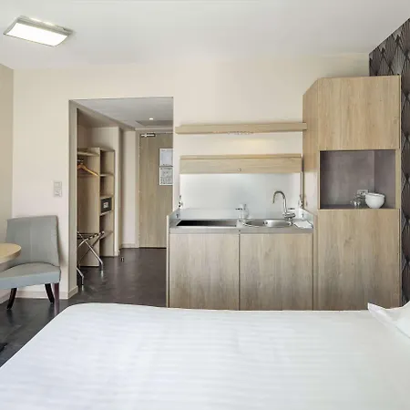 Western Les Aureliades Saint Nazaire