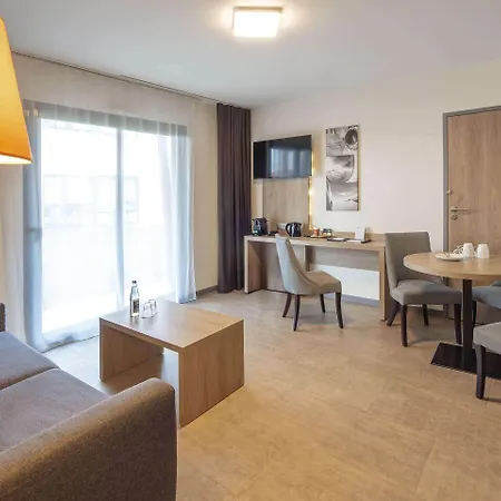 Western Les Aureliades Saint Nazaire