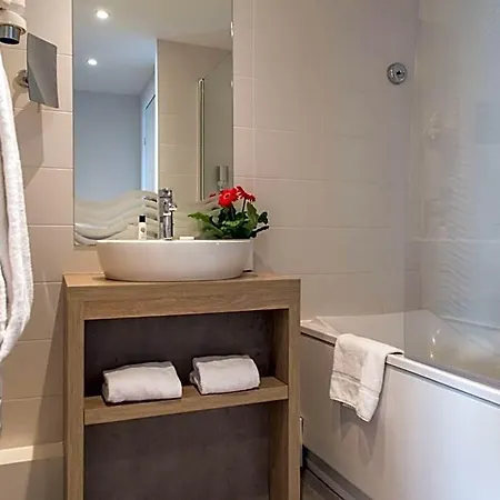 Western Les Aureliades Saint Nazaire Отель 3*