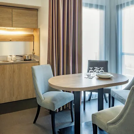 Western Les Aureliades Saint Nazaire Отель Триньяк